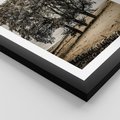 Plakat w ramie 40x50 - Spokojna Osamotniona Chwila - beżowe kolory, samotne drzewo na polu - rama czarna