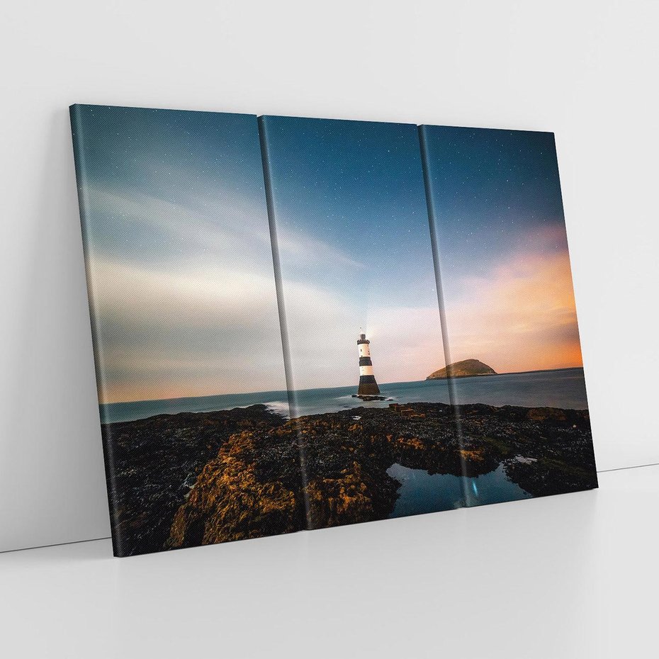 Obraz na płótnie 120x80 - Zachód słońca nad morzem: Magia plażowej scenerii - latarnia morska, morze