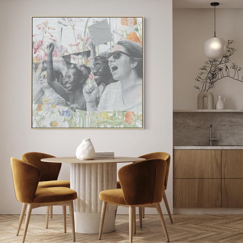 Obraz w ramie 80x80 - Księga zaklętych marzeń - kolaż, czarnobiałe zdjęcie wesołych młodych ludzi - rama drewno