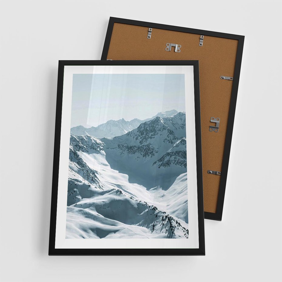 Plakat w ramie 50x70 - Surowość Gór - górskie szczyty, śnieg - rama czarna