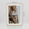 Plakat w ramie 50x70 - Magiczne Spacery - hotel, uliczka - rama drewno