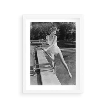 Plakat w ramie 50x70 - Retro Basen - retro zdjęcie, czarno białe - rama biała