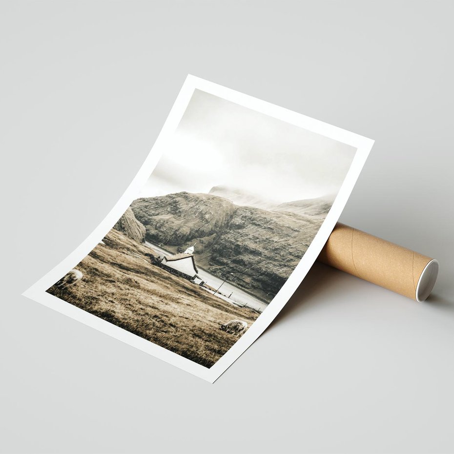 Plakat bez ramy 21x30 - Kościół na Wzgórzu: Sepia Nostalgii - kościół w górach, na wzgórzu