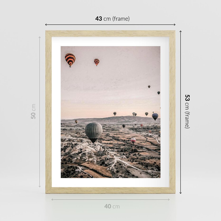 Plakat w ramie 40x50 - Wolność w Powietrzu - balony latające nas pustynnym krajbrazem, balony do latania - rama drewno