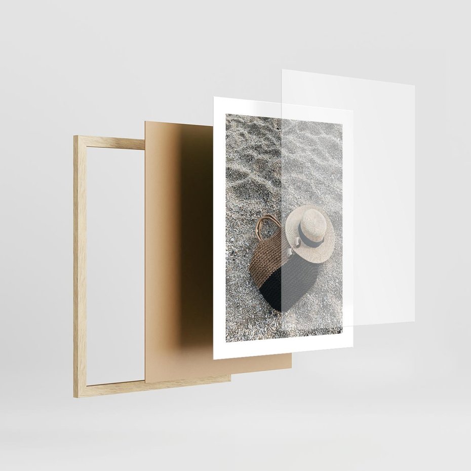 Plakat w ramie 30x40 - Plażowe Przygotowania - torba plażowa, kapelusz - rama drewno