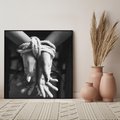 Obraz w ramie 50x50 - Splątane Uczucia - czarno biała fotografia, artystyczna - rama czarna