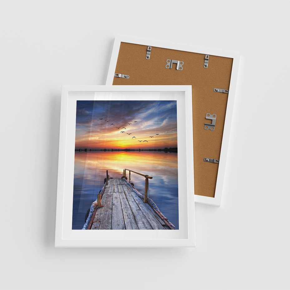 Plakat w ramie 40x50 - Zachód słońca na pomostcie - pomost, zachód - rama biała