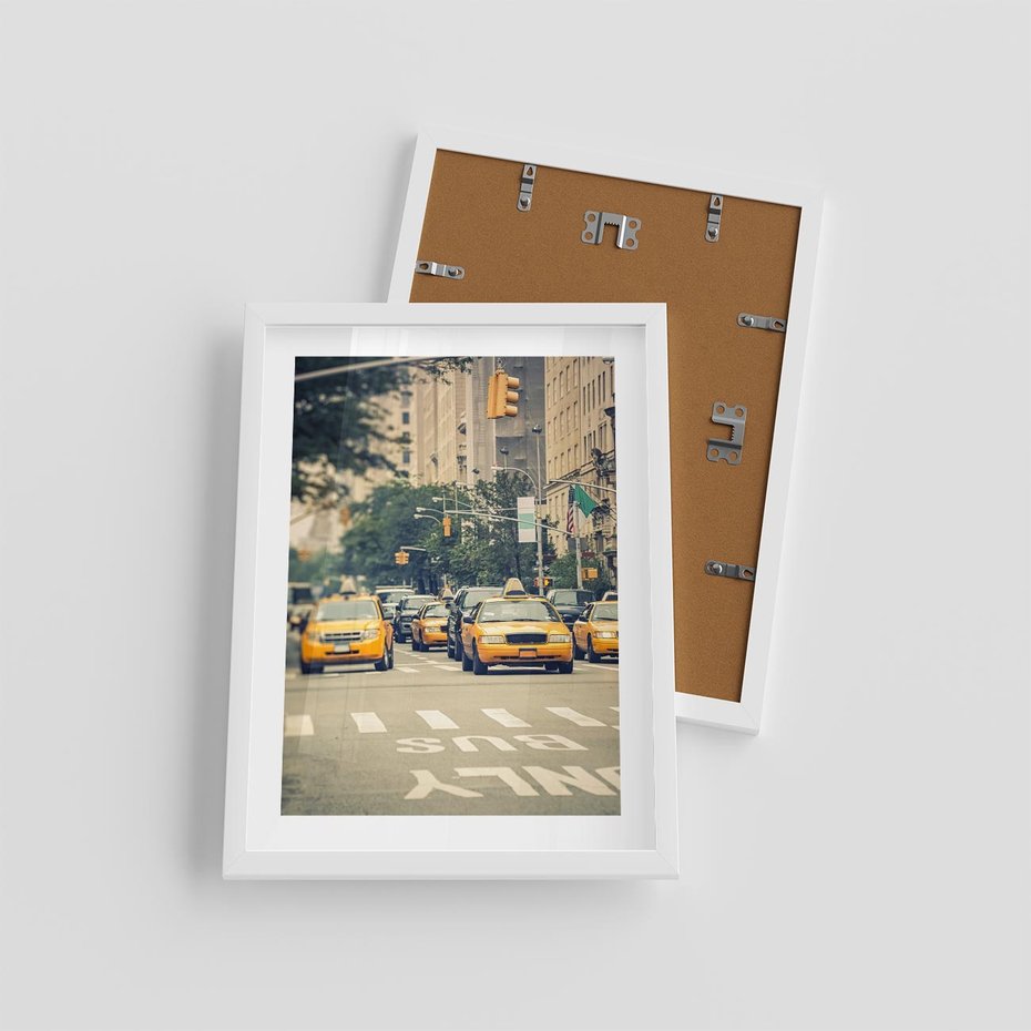 Plakat w ramie 30x40 - Miasto Taksówek - taksówki, miasto - rama biała