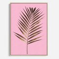 Obraz w ramie 80x120 - Promienie złotej palmy - złota, palma - rama drewno