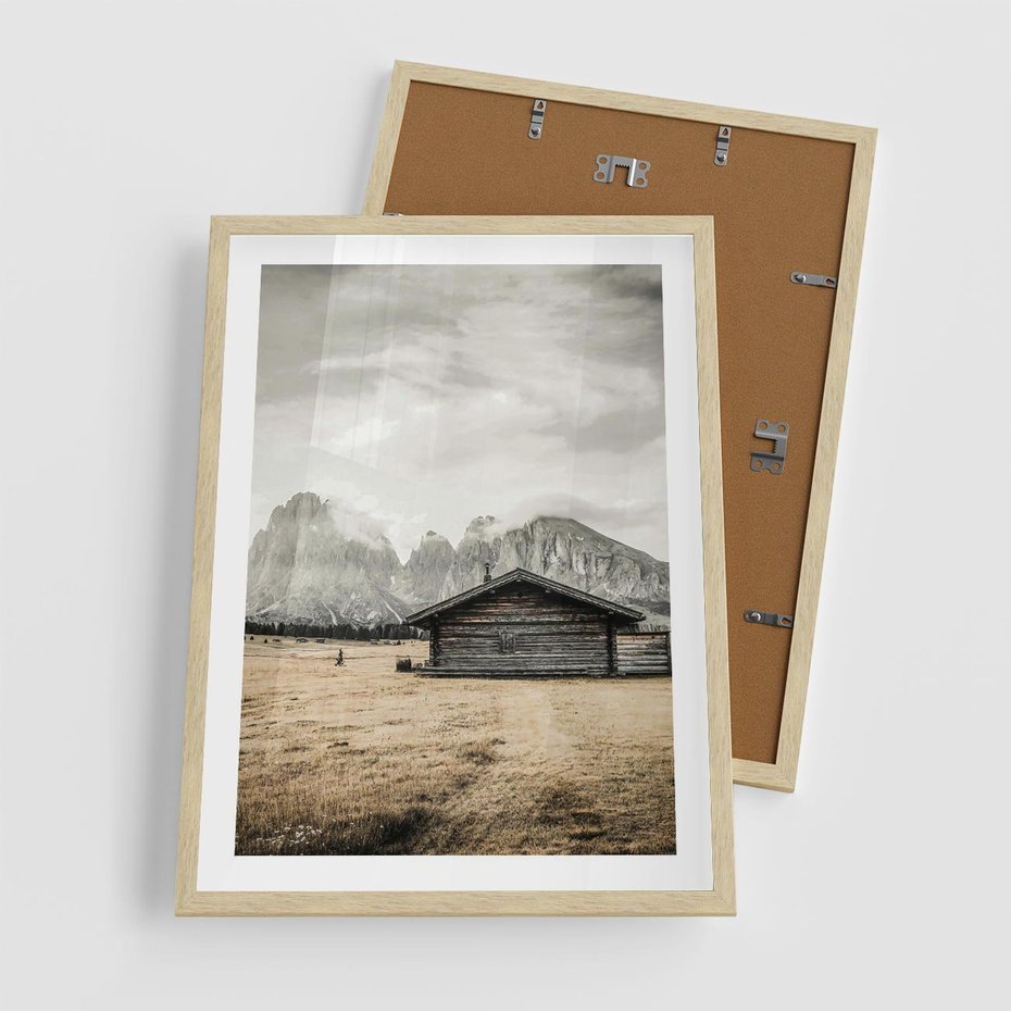 Plakat w ramie 50x70 - Surowa Przestrzeń i Górski Ustronny Azyl - chatka w górach, góry - rama drewno