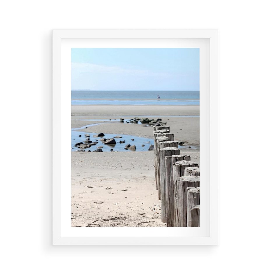 Plakat w ramie 50x70 - Fale na falochronie nad morzem - morze, falochron - rama biała