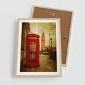 Plakat w ramie 50x70 - Ikoniczna budka telefoniczna w Londynie - sepia, budka - rama drewno
