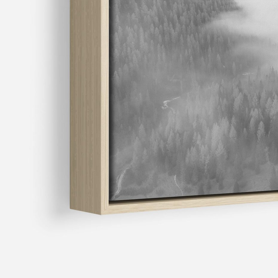 Obraz w ramie 50x50 - Szare Góry - zamglony krajobraz, las - rama drewno