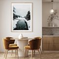 Plakat w ramie 50x70 - Zimowa Przyroda: Rzeka, Góry i Śnieg - zima, rzeka - rama drewno