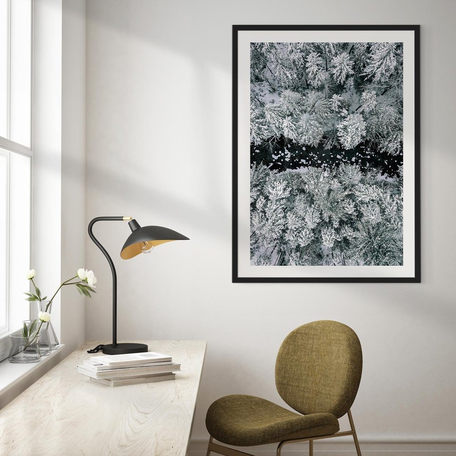 Plakat bez ramy 21x30 - Zimowy Krajobraz z Góry - zdjęcie z góry, zaśnieżony las i zamarznięty strumyk