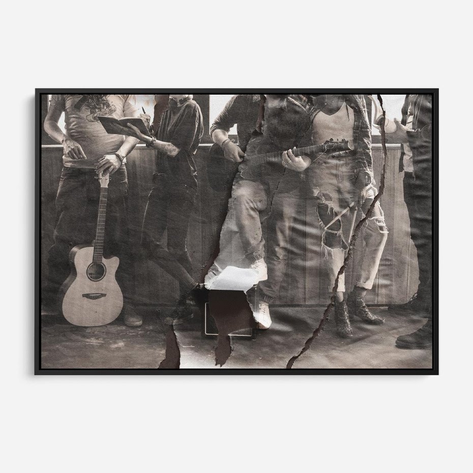 Obraz w ramie 70x50 - Dźwięki Minionej Ery - postarzona fotografia retro, podarta fotografia - rama czarna