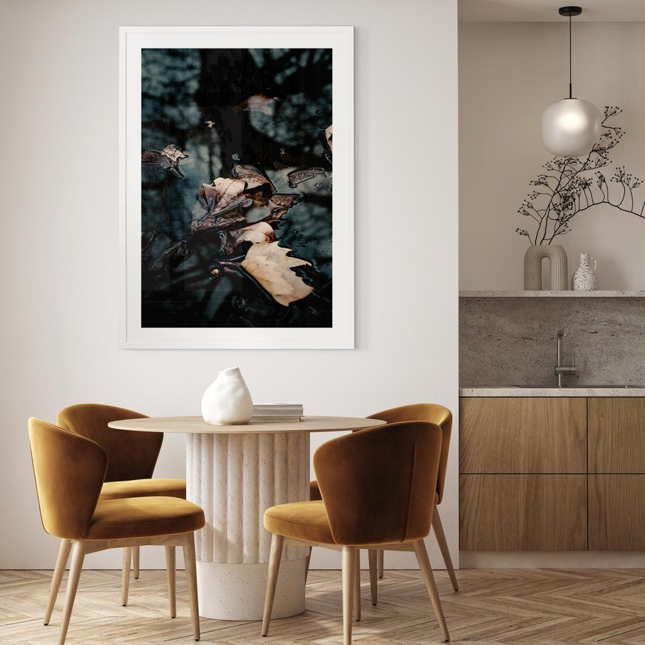 Plakat bez ramy 40x50 - Jesienne Liście w Kałużach: Odbicie Natury - jesienne liście wkałuży, fotografia