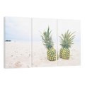 Obraz na płótnie 120x80 - Ananasy na Plaży - Egzotyczny Raj - ananasy, plaża