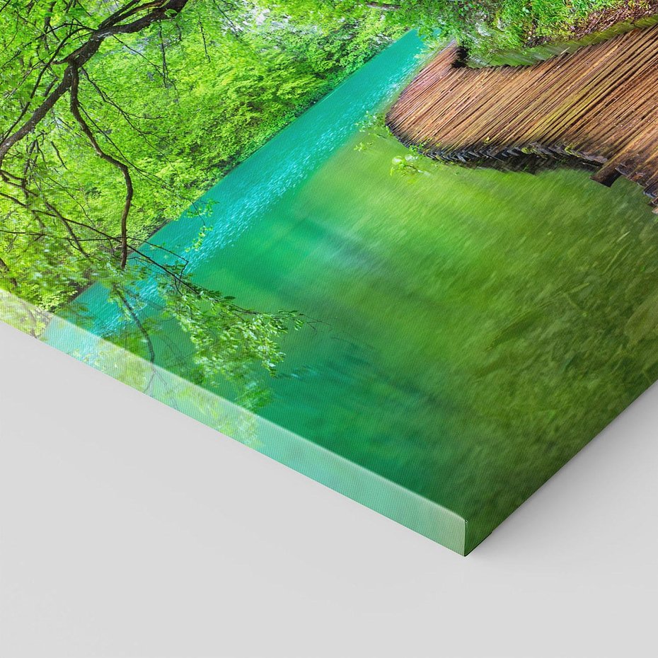 Obraz na płótnie 40x40 - Spokój nad jeziorem: Zatop się w naturze - jezioro, drzewa