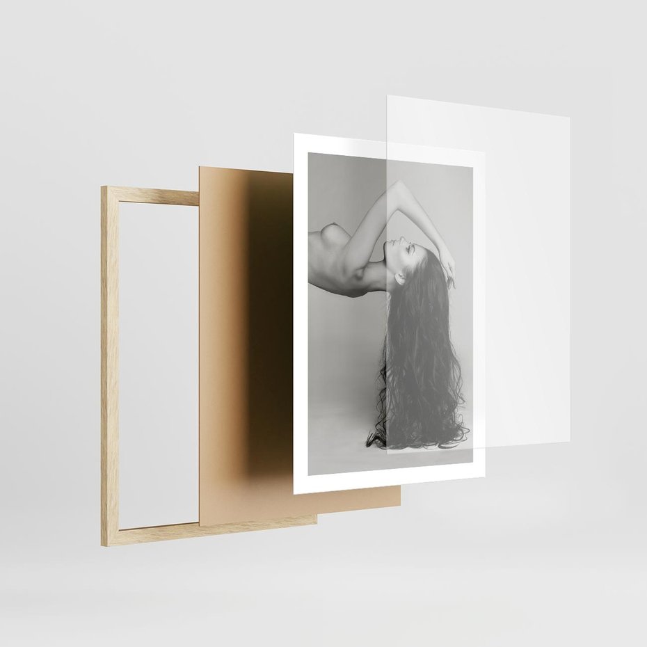 Plakat w ramie 50x70 - Piękno włosów kobiety w ruchu - włosy, piękno - rama drewno