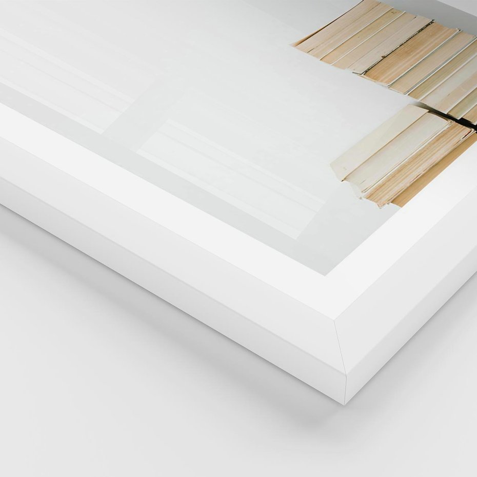 Plakat w ramie 30x40 - Stos Zakurzonych Opowieści - stos książek, ksiązki na stosie - rama biała