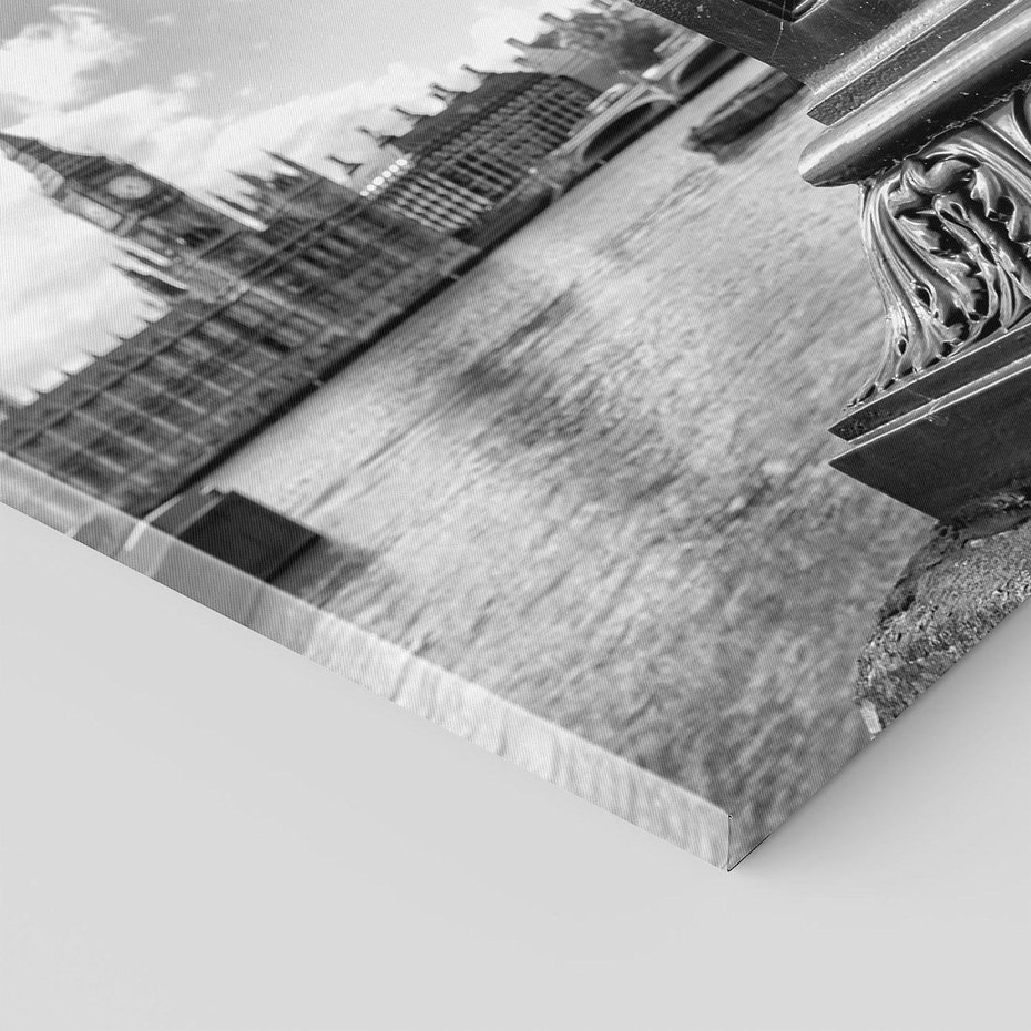 Obraz na płótnie 80x80 - Pejzaż kruchości i siły - Londyn, Tamiza