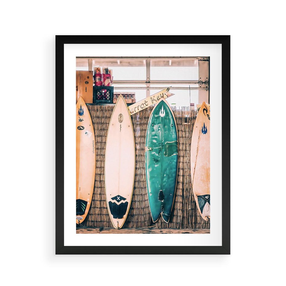Plakat w ramie 40x50 - Deski Surfingowe w Pionie - deski surfingowe, ustawione pionowo - rama czarna