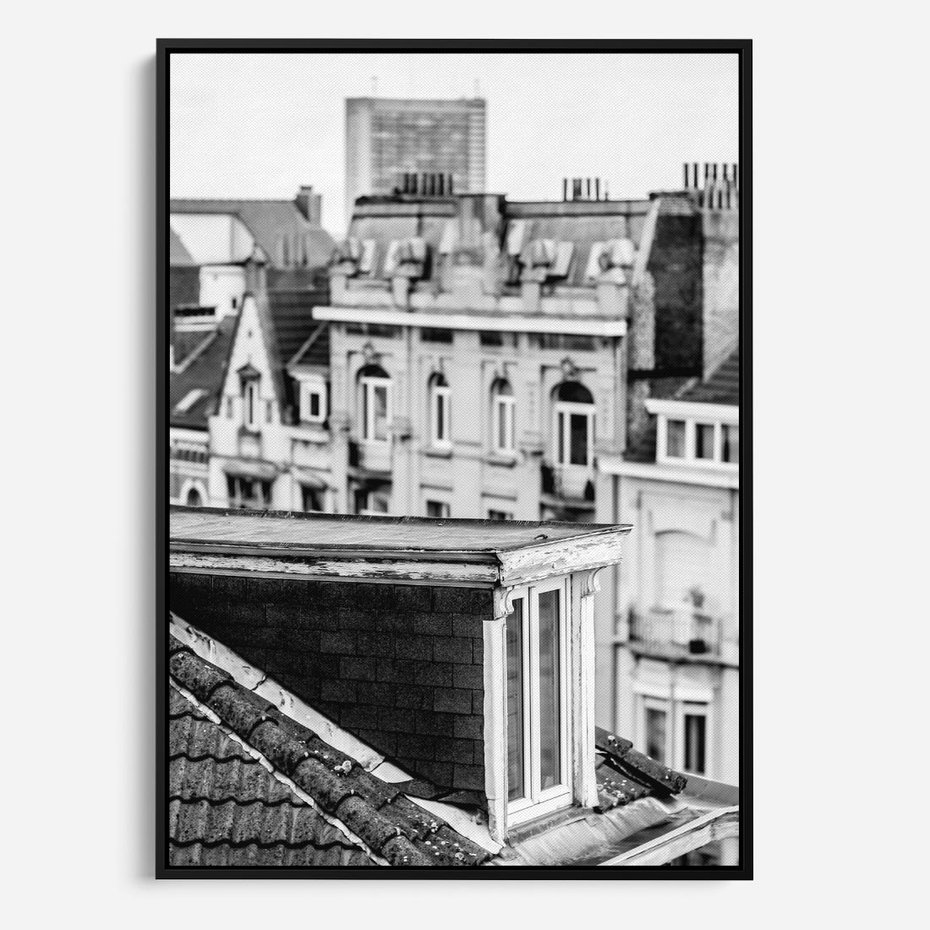 Obraz w ramie 50x70 - Miasto w Retro Odsłonie - fotografia czarno biała, ujęcie na dachy wielkiego miasta - rama czarna