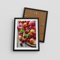 Plakat w ramie 30x40 - Owoce w restauracji artystycznie - owoce, restauracja - rama czarna