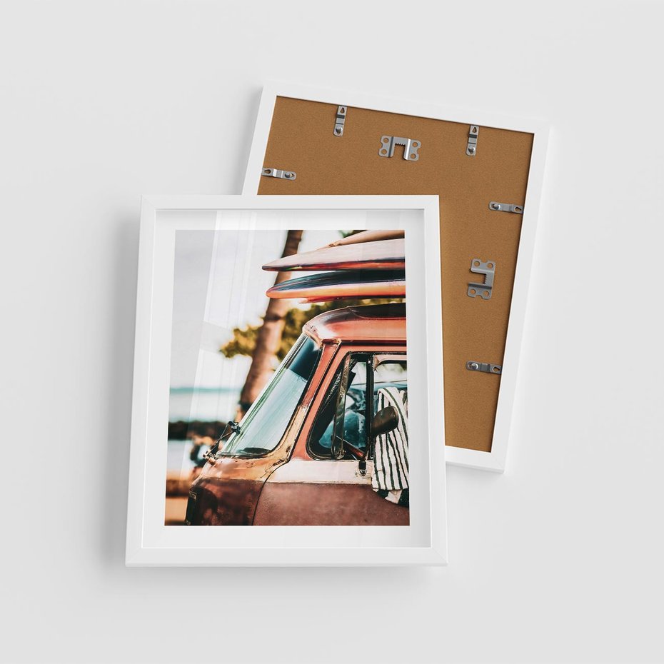 Plakat w ramie 40x50 - Surfingowa Wolność - samochód, stary van - rama biała