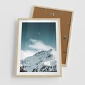 Plakat w ramie 50x70 - Nocna Magia w Górach - fotografia, śnieg - rama drewno