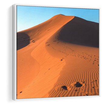 Obraz w ramie 80x80 - Piasek pustyni wędruje - pustynia, piasek - rama biała