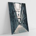 Obraz na płótnie 80x120 - Odkryj tajemnice miasta - uliczka, perspektywa