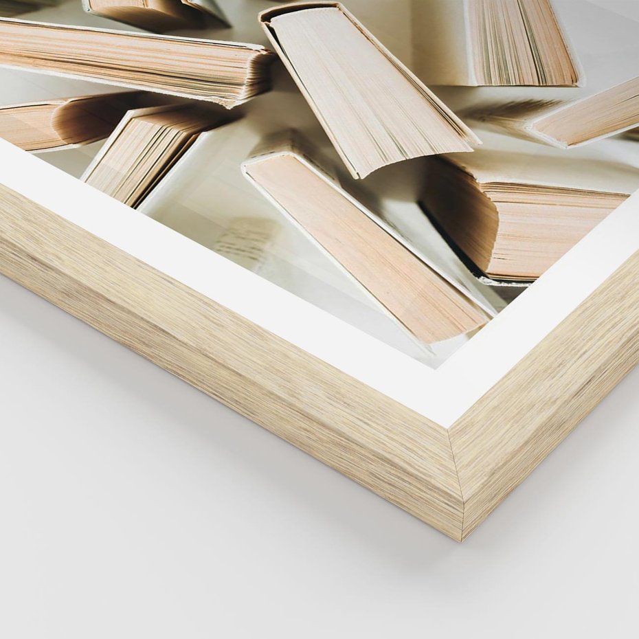 Plakat w ramie 50x70 - Odcienie Wiedzy - książki, ujęcie z góry - rama drewno