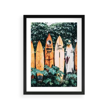 Plakat w ramie 40x50 - Surfowanie w Harmonii z Naturą - deski surfingowe, oparte o rośliny - rama czarna