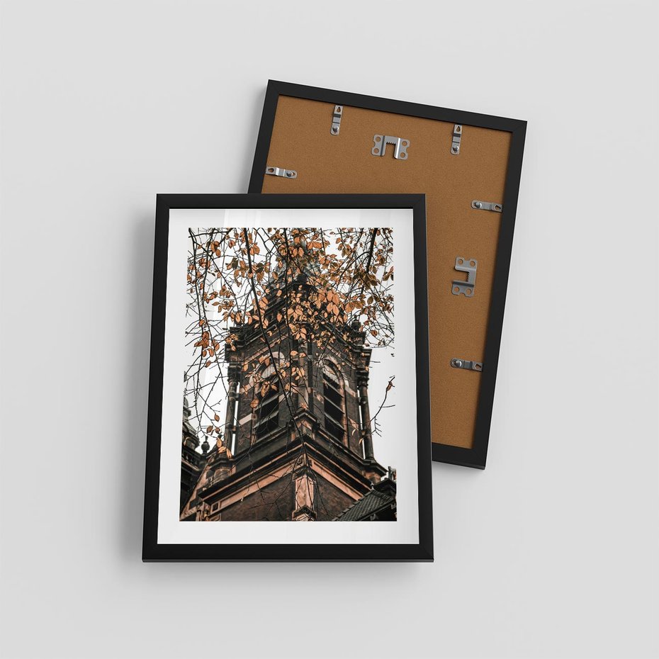 Plakat w ramie 30x40 - Jesienna Wieża w Liściach - architektura, wieża - rama czarna