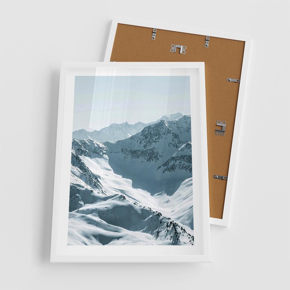 Plakat w ramie 50x70 - Surowość Gór - górskie szczyty, śnieg - rama biała