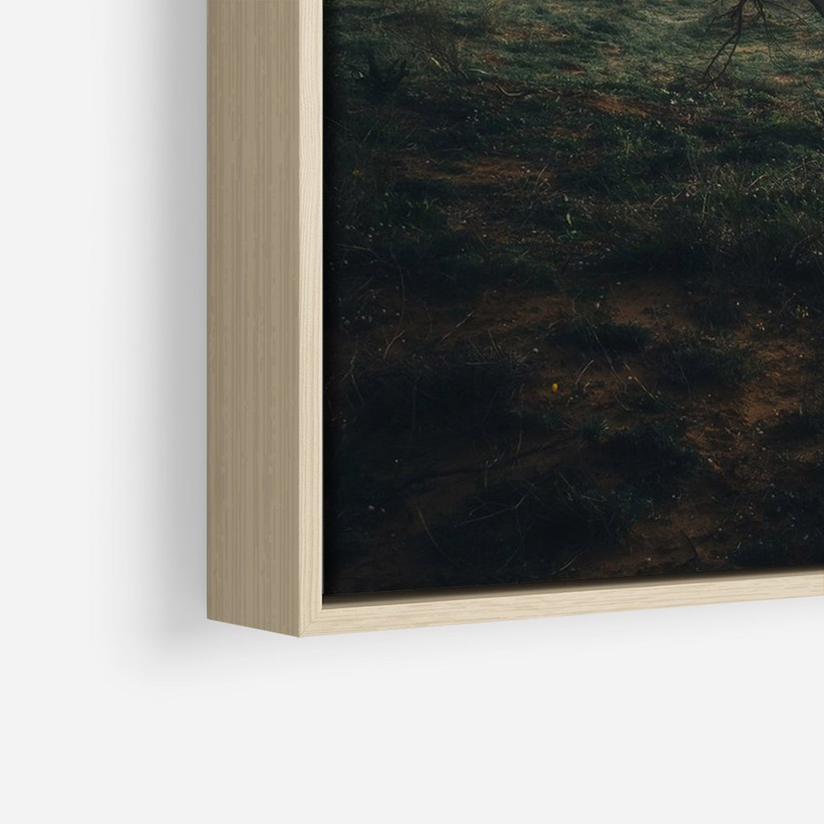 Obraz w ramie 80x120 - Zamglona Prostota - artystyczna fotografia, samotne drzewo na zamglonej łące - rama drewno