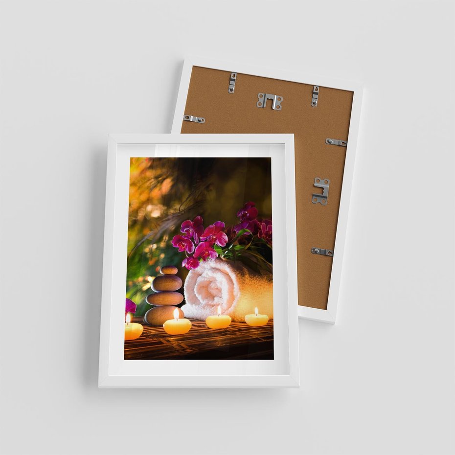 Plakat w ramie 30x40 - Relaksujące spa z płonącymi świecami - spa, świece - rama biała