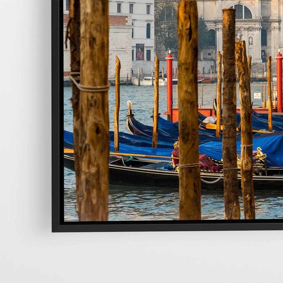 Obraz w ramie 50x50 - Urok Wenecji - fotografia, przystań w Wenecji - rama czarna