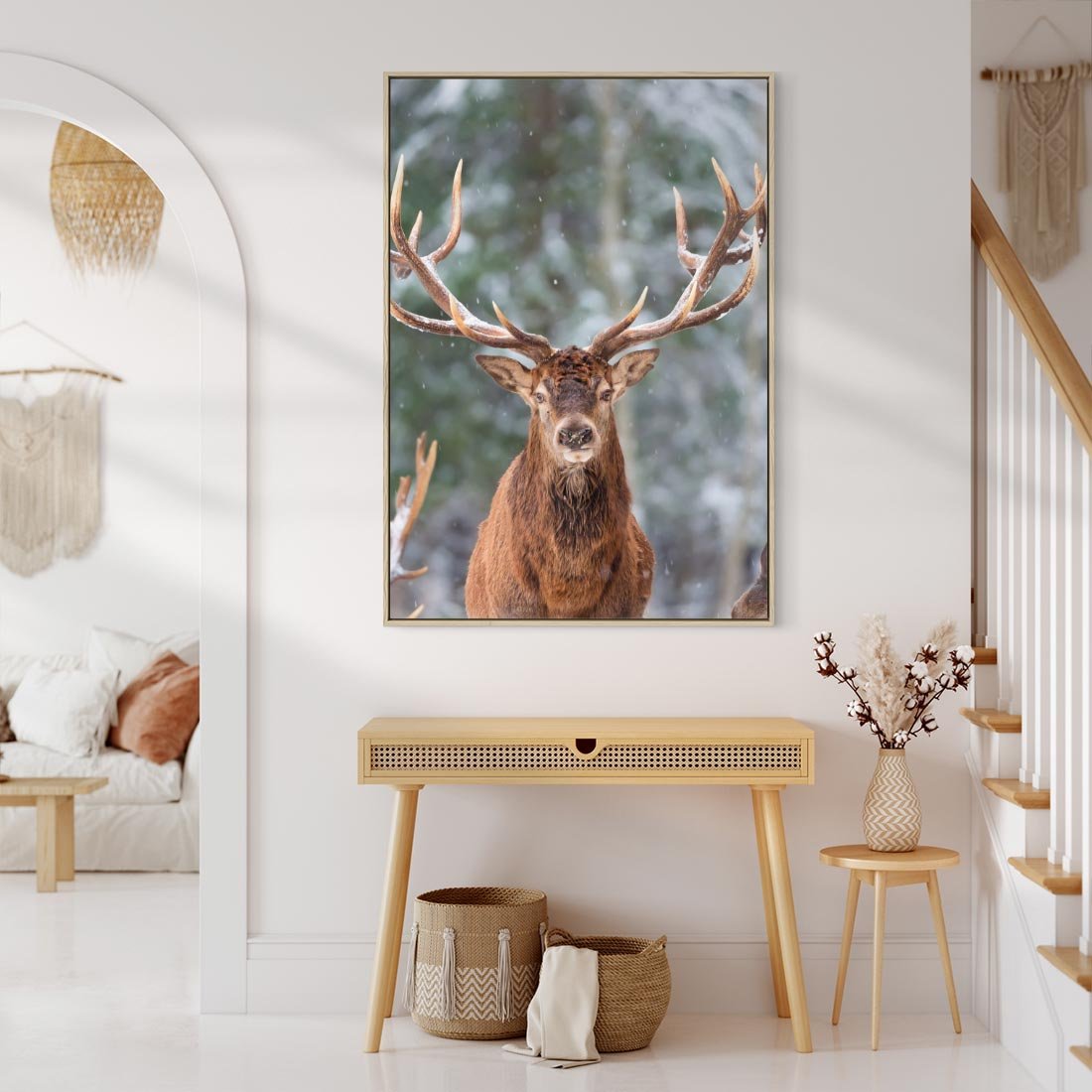 Obraz w ramie 50x70 - Monarcha Zimowej Dziczy - jeleń, zima - rama drewno