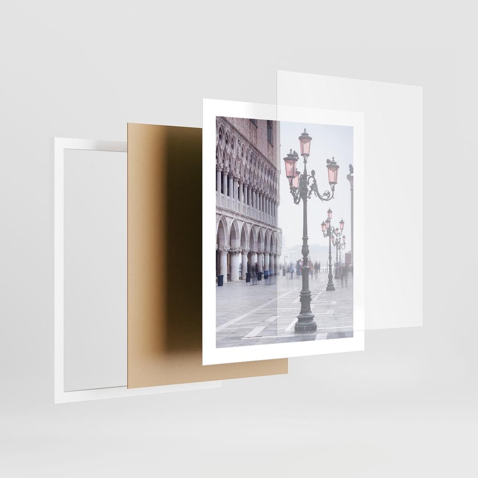 Plakat w ramie 40x50 - Przemijający urok miasta - miasto, uliczka - rama biała