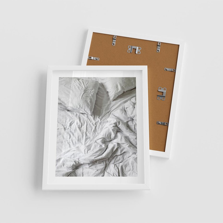 Plakat w ramie 40x50 - Biała Pościel na Łóżku - biała pościel, łóżko - rama biała