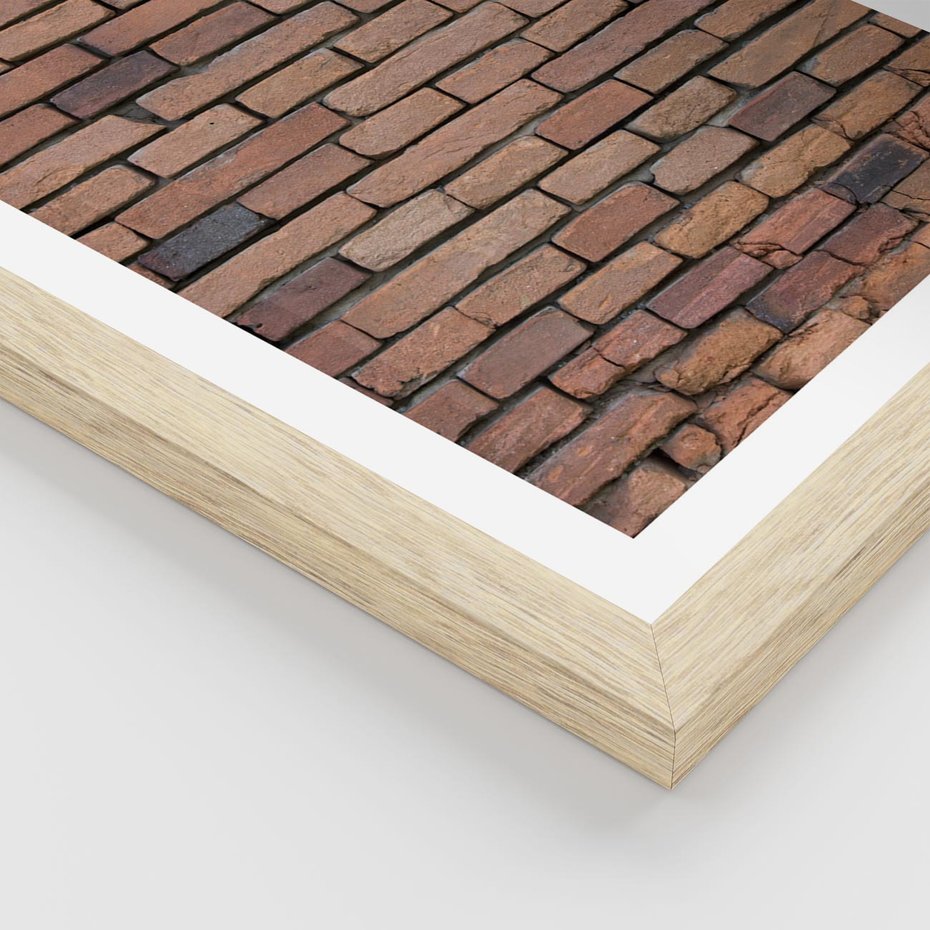 Plakat w ramie 40x50 - Mur cegieł: industrialny urok - cegły, mur - rama drewno