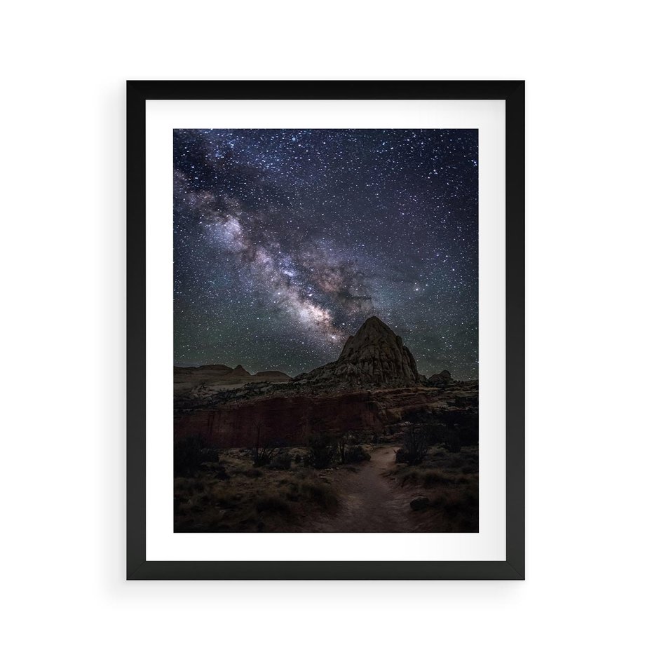 Plakat w ramie 40x50 - Gwiaździsta Noc na Pustyni - noc na pustyni, gwiździste niebo - rama czarna