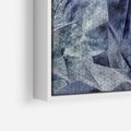 Obraz w ramie 50x50 - Melodia mgieł i marzeń - abstrakcja w kolorze granatu, przypominająca górę lodową - rama biała