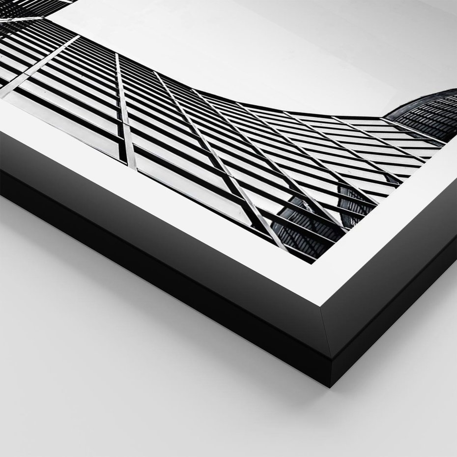 Plakat w ramie 50x70 - Minimalizm Wysokości - architektura, czarno białe zdjęcie - rama czarna