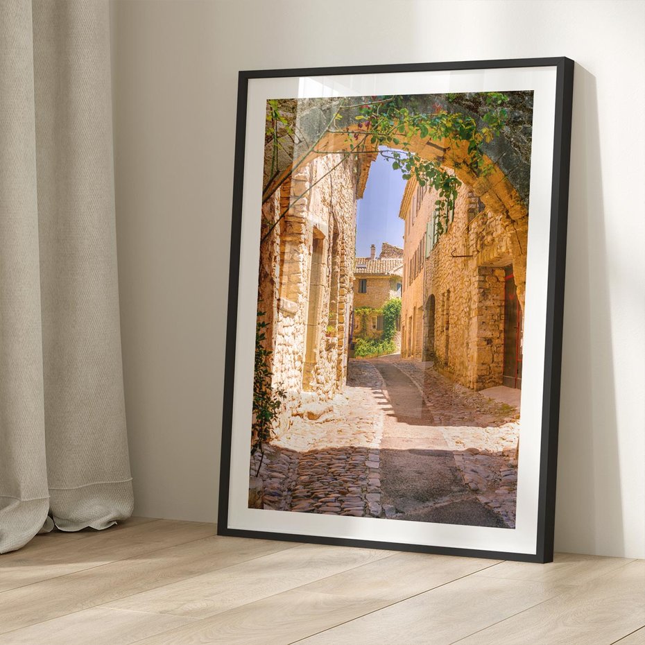 Plakat w ramie 50x70 - Malownicza uliczka w perspektywie - uliczka, perspektywa - rama czarna