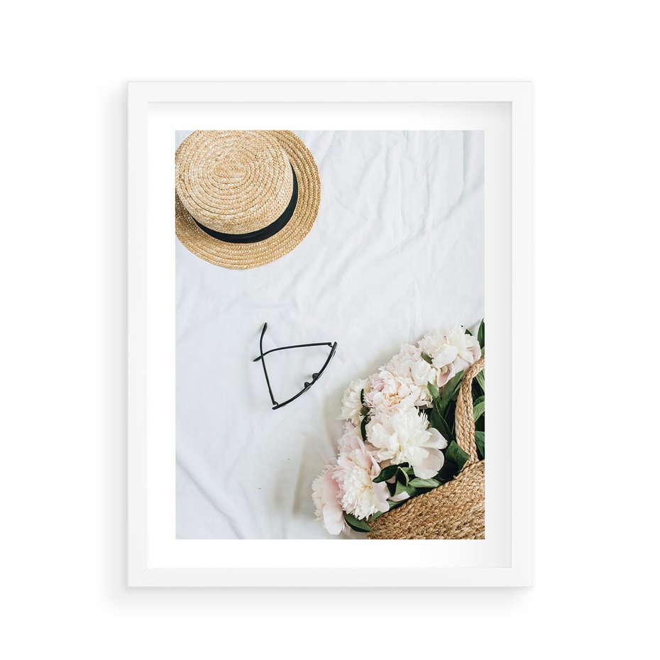 Plakat w ramie 40x50 - Urok Kobiecej Fotografii - kompozycja kobieca, fotografia - rama biała