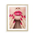 Plakat w ramie 40x50 - Wyrażenie Piękna - paznokcie, usta - rama drewno